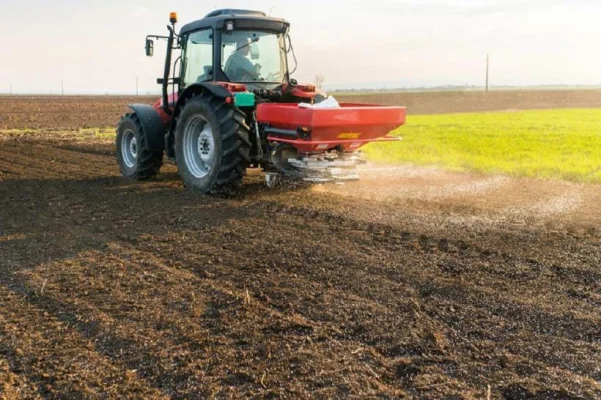 Fermierii români, afectați puternic de scumpirea îngrășămintelor din Rusia și Belarus