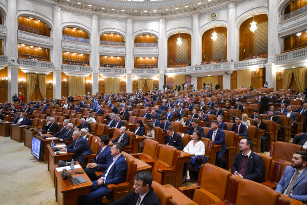 Plenul reunit al Camerei Deputaților și Senatului VOTEAZĂ noul cabinet Bolojan la ora 16:30