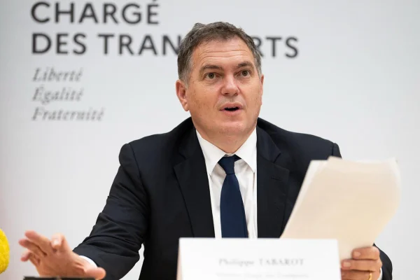 Francezii au început să se sature de grevele celor de la căile ferate, spune ministrul transporturilor
