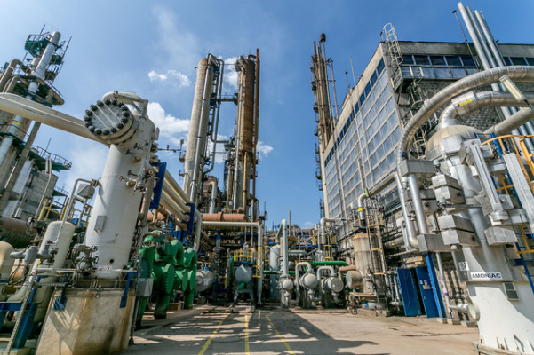VIDEO Romgaz începe evaluarea Azomureș, care repornește jumătate din producție. ″Plătim pe gaze și de 10 ori mai mult decât concurenții noștri din afara Europei″