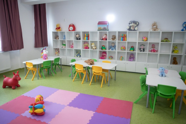 Ministrul Dezvoltării dă asigurări că programul de construire a creşelor va continua în 2025 / Se opresc noi investiții prin CNI: săli de sport și cinema, cămine culturale și complexuri sportive