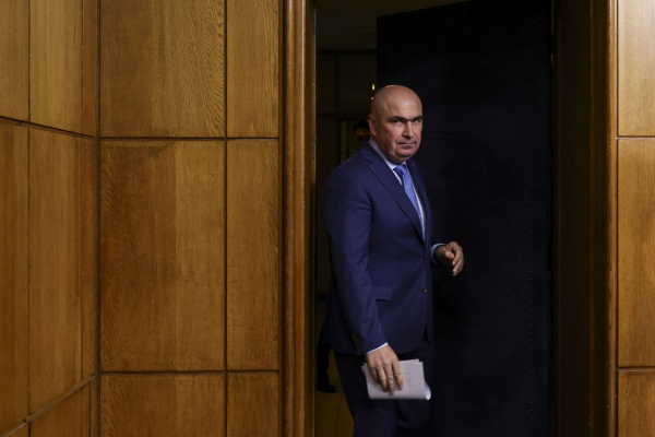 Moțiunea de cenzură împotriva Guvernului Bolojan, respinsă de Parlament. Bolojan: Fac un apel la Opoziție să fie parte din soluție