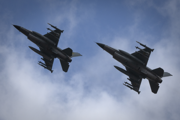 Patru avioane ucrainene au pătruns în spațiul aerian la României după un atac masiv al Rusiei. Mai multe avioane F-16, mobilizate