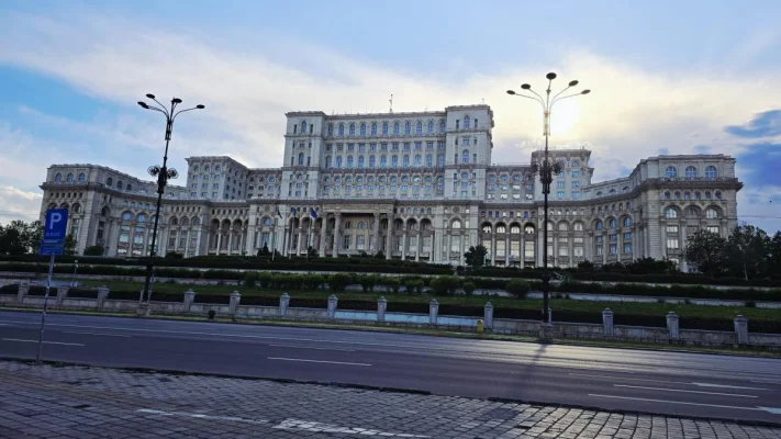 Senatul a adoptat pedepse mai dure pentru cei care înființează organizații fasciste, legionare sau rasiste