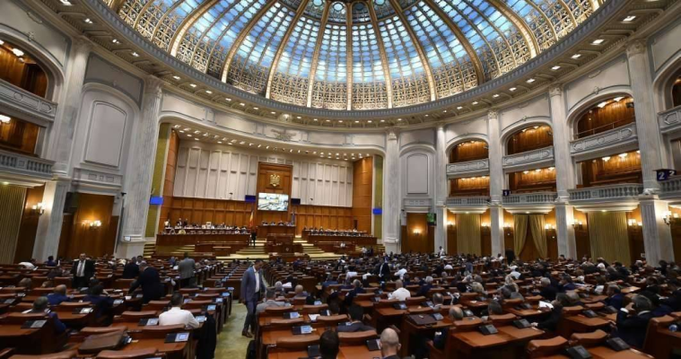 Moțiunea împotriva Guvernului Bolojan a căzut. Simion: Această guvernare umileşte românii
