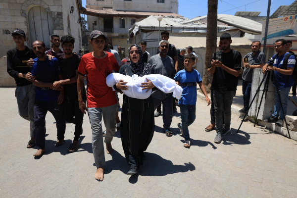 Mai mulți palestinieni, inclusiv șase copii, uciși într-un atac aerian israelian în timp ce așteptau să-și umple recipientele cu apă