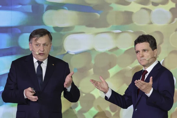 Nicușor Dan reia acuzațiile la adresa lui Antonescu: „34 de hectare au fost date unor dezvoltatori imobiliari”/ Replica acuzatului: „Ori este manipulat, ori un calomniator de cea mai joasă speță”