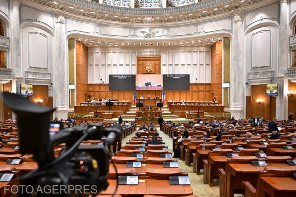 Sindicatul funcţionarilor din Camera Deputaţilor amenință cu greva generală: Guvernul joacă ţara la zaruri!