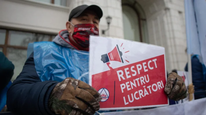 Protestul sărăciei, la Cotroceni. Printre revendicări, reducerea subvenţiilor şi eliminarea privilegiilor pentru partide şi parlamentari