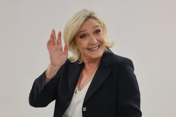 Extremista franceză Marine Le Pen și-a anunțat susținerea pentru George Simion