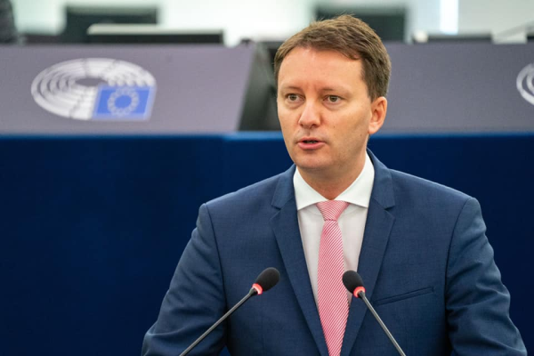 Siegfried Mureșan: Europarlamentarii AUR nu au nicio șansă să fie luați în serios cu moțiunea de cenzură împotriva Comisiei Europene / Recomand să urmăm exemplul Europei și să nu îi luăm nici noi în serios