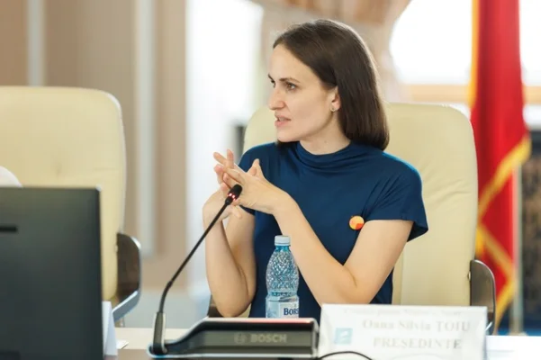 Negocieri pentru Guvern - Oana Ţoiu (USR): Pentru noi, obiectivul de a-l avea pe Ilie Bolojan premier este mai important decât opoziţia la ideea de rotativă