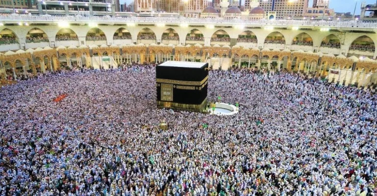 Peste 1 milion de musulmani s-au adunat la Mecca pentru Hajj, pelerinajul tradiţional anual / Anul trecut au fost 51,8 grade Celsius şi peste 1.300 de credincioşi au murit