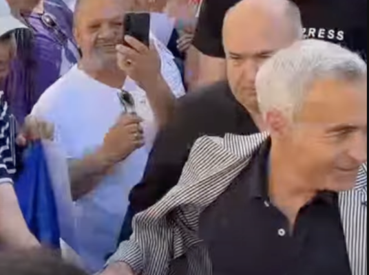 Georgescu a venit gata in dungi in fata procurorilor, el a devenit inculpat si in acest nou dosar penal. Reactie deliranta: „Acest regim colonial din Europa va cadea singur”