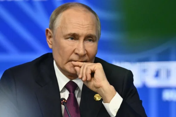 Putin pune interesele naționale pe primul loc, răspunde Kremlinul la comentariile lui Trump legate de Ucraina