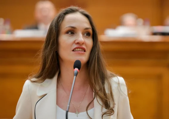 USR continuă discuțiile pentru intrarea la guvernare, anunță deputata Oana Țoiu. Face praf o măsură economică propusă la negocieri