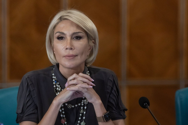 Raluca Turcan va suporta integral costurile unei vizite de șapte zile în Japonia, după ce Camera Deputaților aprobase un memorandum pentru ca deputatei PNL să i se asigure transportul, indemnizație de deplasare și cazare, precum și diună