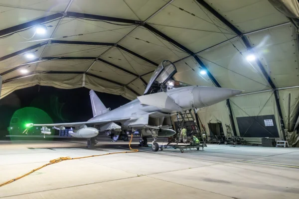 Marea Britanie se alătură campaniei SUA împotriva rebelilor huthi. Avioanele RAF au distrus o fabrică de DRONE din Yemen