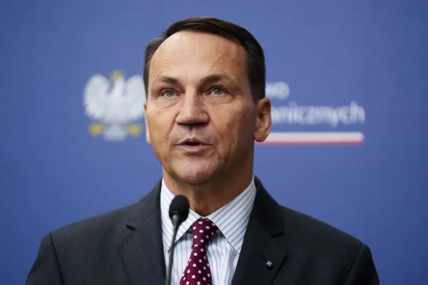 Șeful diplomației poloneze spune că Europa trebuie să se pregătească pentru o posibilă agresiune militară rusă până în 2030