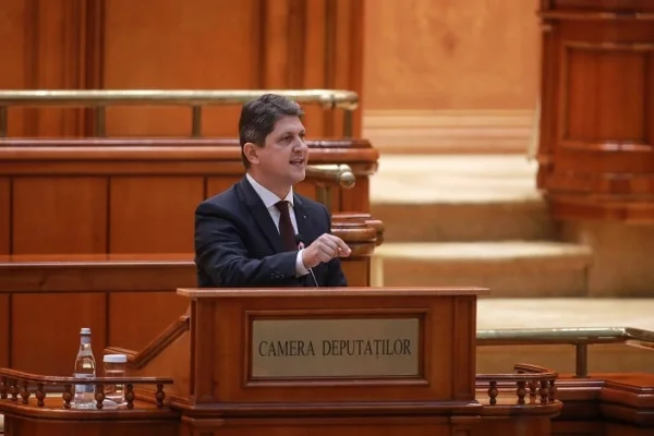 Ttus Corlățean, despre racolările făcute de PSD din SOS și POT: Cred că s-a depășit linia roșie! / O imagine de tot mai mare mediocritate, cu noi soldați de strânsură, agramați si rudimentari care beneficiază si de un proces pe rol, ne duce în profunzimea derizoriului