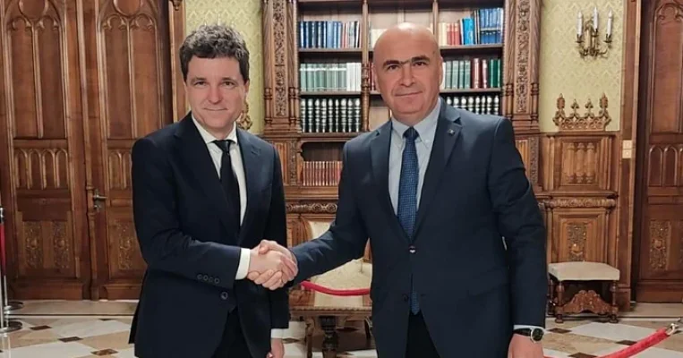 Bilețelul pe care Ilie Bolojan i l-a lăsat lui Nicușor Dan când a plecat de la Cotroceni. Ce trebuie să facă noul președinte