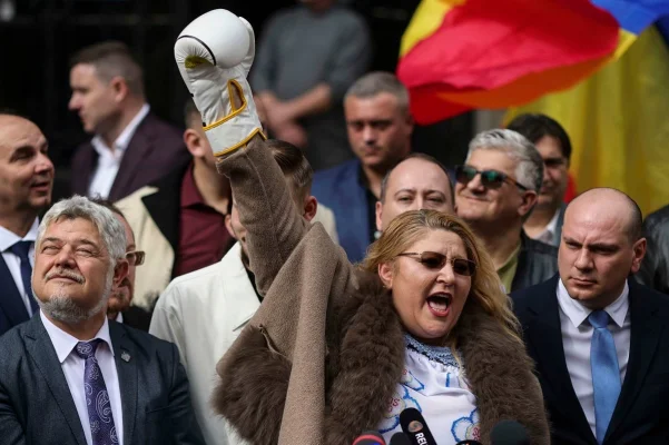 Ceartă între extremiști: Anamaria Gavrilă o acuză pe Diana Șoșoacă, șefa SOS, că și-a vândut partidul