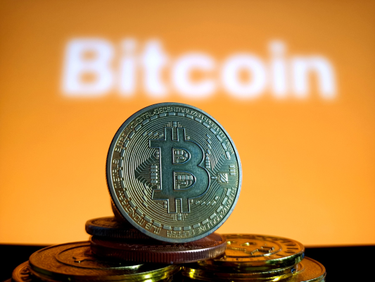Bitcoin depăşeşte pentru prima dată pragul de 120.000 de dolari
