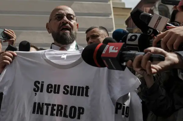 SURSE Piedone a picat pe o interceptare GSM pe un mandat al Parchetului Judecătoriei Sinaia / Șeful ANPC vorbea pe telefonul șoferului / Parchetul din Sinaia a trimis stenograma la DNA