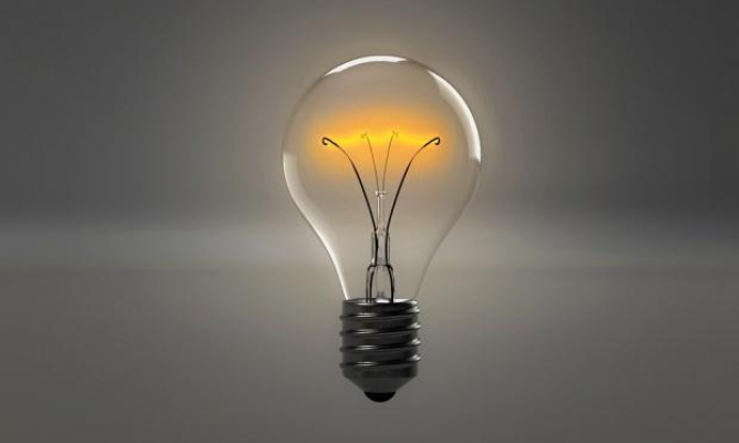 Ajutor pentru românii vulnerabili. Condiții de  acordare a tichetelor de 50 de lei pentru electricitate