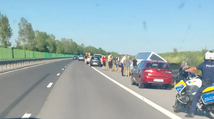 Autocar răsturnat pe autostrada A2. Plan roșu de intervenție. Două elicoptere SMURD, mobilizate de urgență