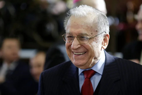 Starea de sănătate a lui Ion Iliescu: Pacient foarte fragil, cu multiple boli cronice asociate, este internat în continuare la Terapie Intensivă / Starea generală se menține staționară, cu necesar de oxigen