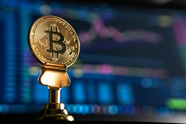 Bitcoin a atins vineri un nou maxim istoric, depăşind 118.000 de dolari, pe fondul intrărilor record în ETF-uri