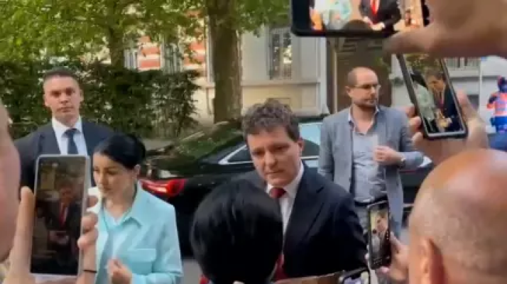 Video Nicușor Dan, la reuniunea Consiliului European. A fost aşteptat de români la Bruxelles: De ce aţi crescut TVA?