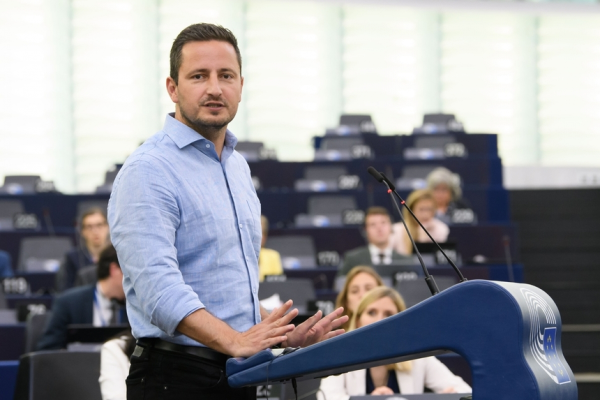 Cel mai scump tren al României, uitat în gară. Fractură: În timp ce PSD și PNL denunță pierderile pentru fermieri, USR preferă să apere viziunea Bruxelles-ului