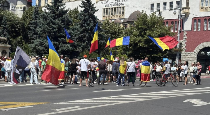 Liderul AUR, absent la proteste. Simion a ales Cipru în locul străzii