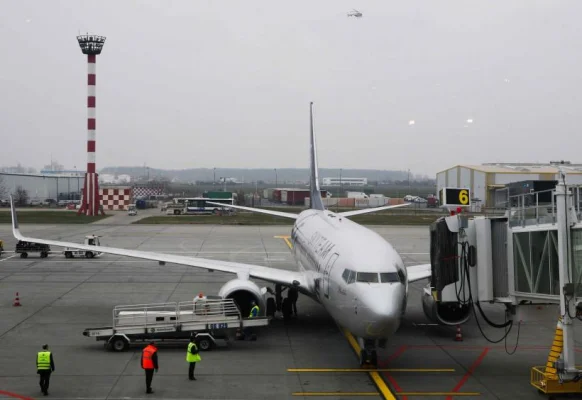 Camera Deputaților „sparge” 12 milioane de lei pe bilete de avion, pentru curse interne și externe