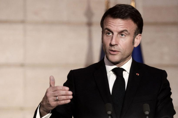 Emmanuel Macron se adresează parlamentului după întâlnirea cu regele