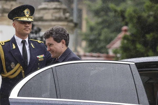 Nicușor Dan intră direct în 'focuri' - Negocieri cu partidele parlamentare pentru noul guvern