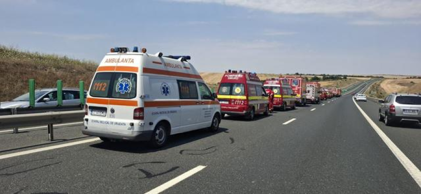 UPDATE - Planul roşu de intervenţie activat în judeţul Constanţa, în urma unui accident produs între Medgidia şi Cernavodă / Două persoane transportate la spital - FOTO