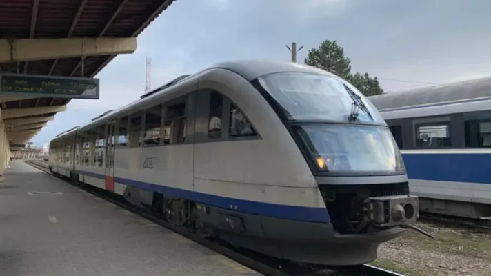 Transport redus pentru studenți, fără limitări. Guvernul ar putea reveni asupra deciziei