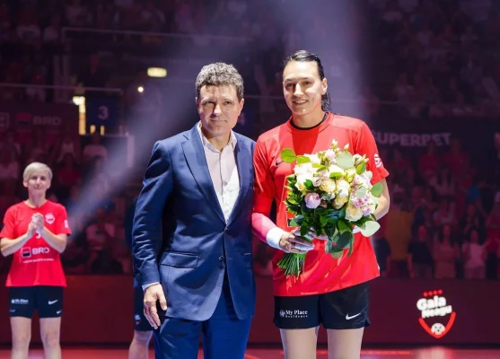 Nicuşor Dan, după ce a participat la Gala Neagu, unde a aruncat de la 7 metri: Am jucat handbal, dar nu aveam lipici pe minge / Împreună cu foşti sportivi de performanţă trebuie să facem o strategie pe mulţi ani