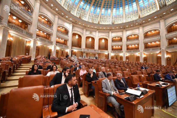 Parlament/ A început ședința de plen comun în care se prezintă moțiunea de cenzură