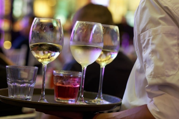 Fost ministru al fondurilor europene din Croația, acuzat de Parchetul European că și-a plătit cel puțin nouă mese la restaurant din banii UE / Prejudiciul de aproape 10 mii de euro, achitat integral