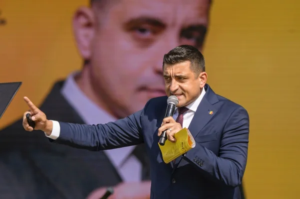 George Simion a anunțat prima achiziție a partidului după pierderea alegerilor. Cine este noul consultant pe relații externe al AUR. "Bine ai venit acasă!" FOTO