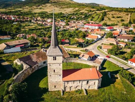 Opt biserici vechi din Ţara Haţegului, printre cele mai vechi din România, incluse în ruta cultural-turistică „Legendă şi piatră”