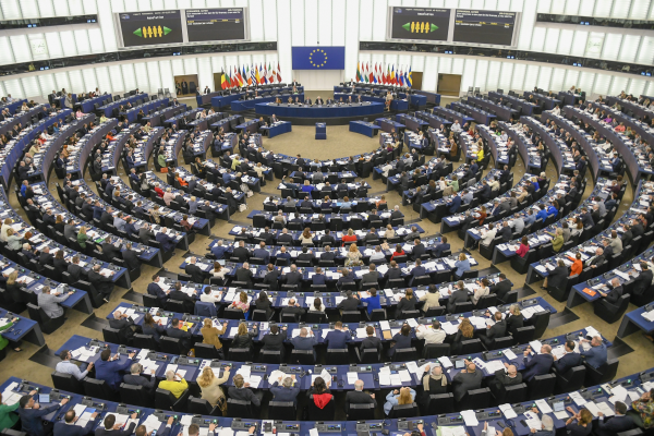 Parlamentul European: Obligația de constituire de stocuri de gaze – să fie prelungită cu doi ani