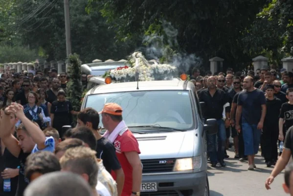 Cortegiu funerar uriaș la înmormântarea lui Ciprian Pian