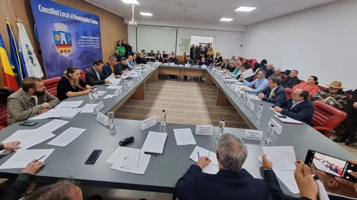 Suspiciuni privind conflicte de interese. Aleşi locali din Slatina, consilieri și directori la instituţii din subordinea CL