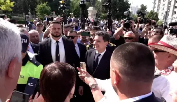 Video Nicuşor Dan, aclamat în Republica Moldova. "Odată şi odată se va rupe graniţa de la Prut"