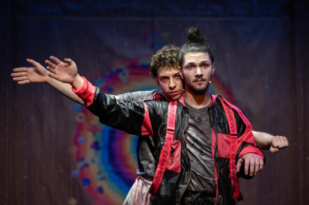 Moarte la Teatrul de Revistă – la Braşov, pe 6 iulie si la Bucureşti pe 11 iulie